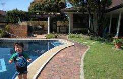 寄宿家庭安排与接机服务